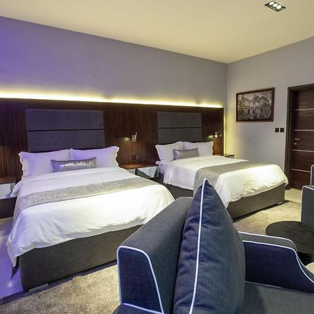 Bon Hotel Tripod Оверри Экстерьер фото