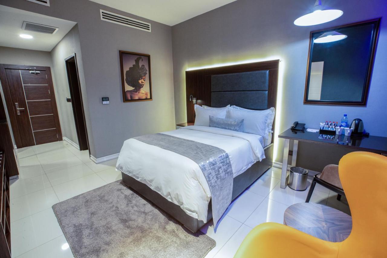 Bon Hotel Tripod Оверри Экстерьер фото