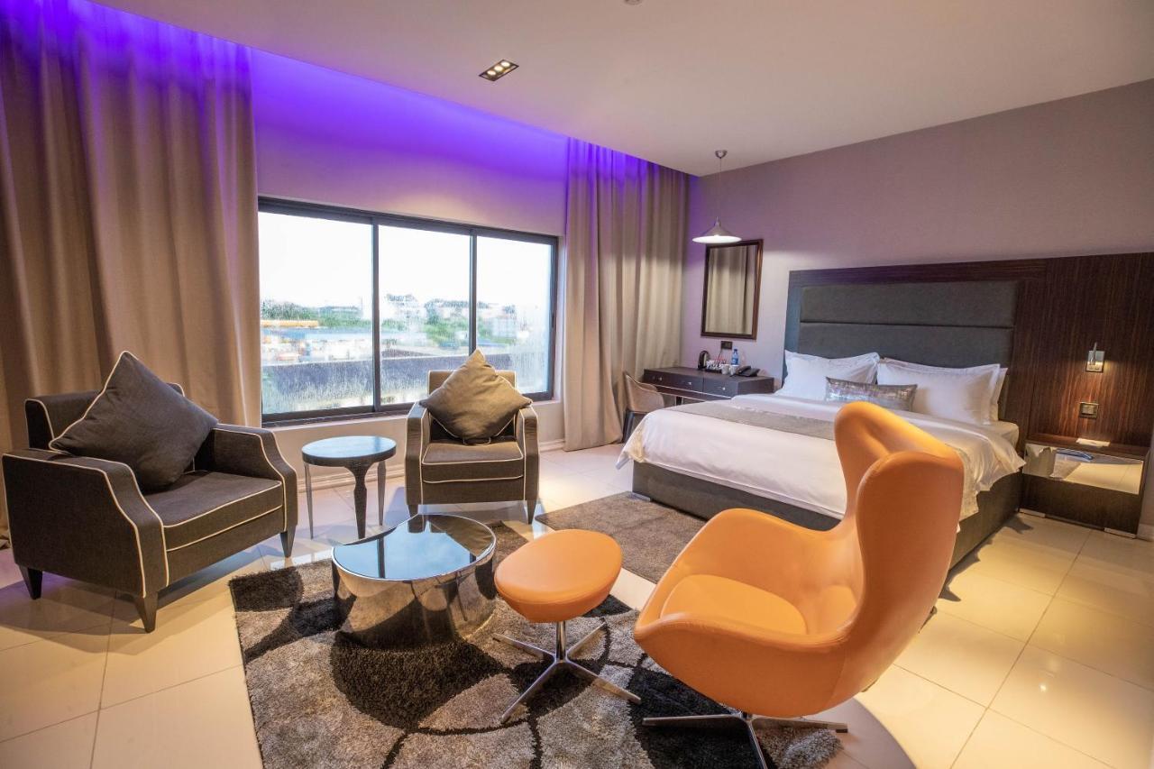 Bon Hotel Tripod Оверри Экстерьер фото