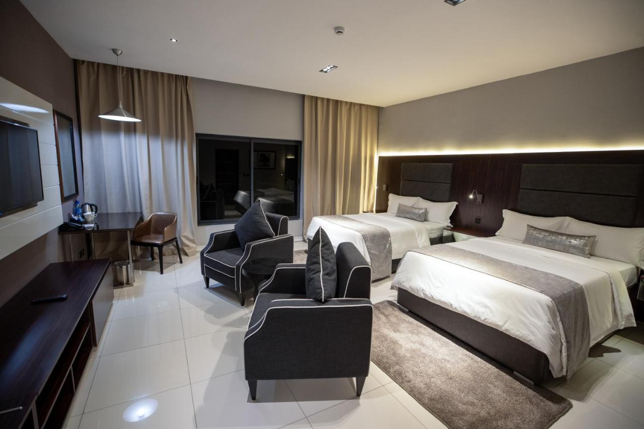 Bon Hotel Tripod Оверри Экстерьер фото