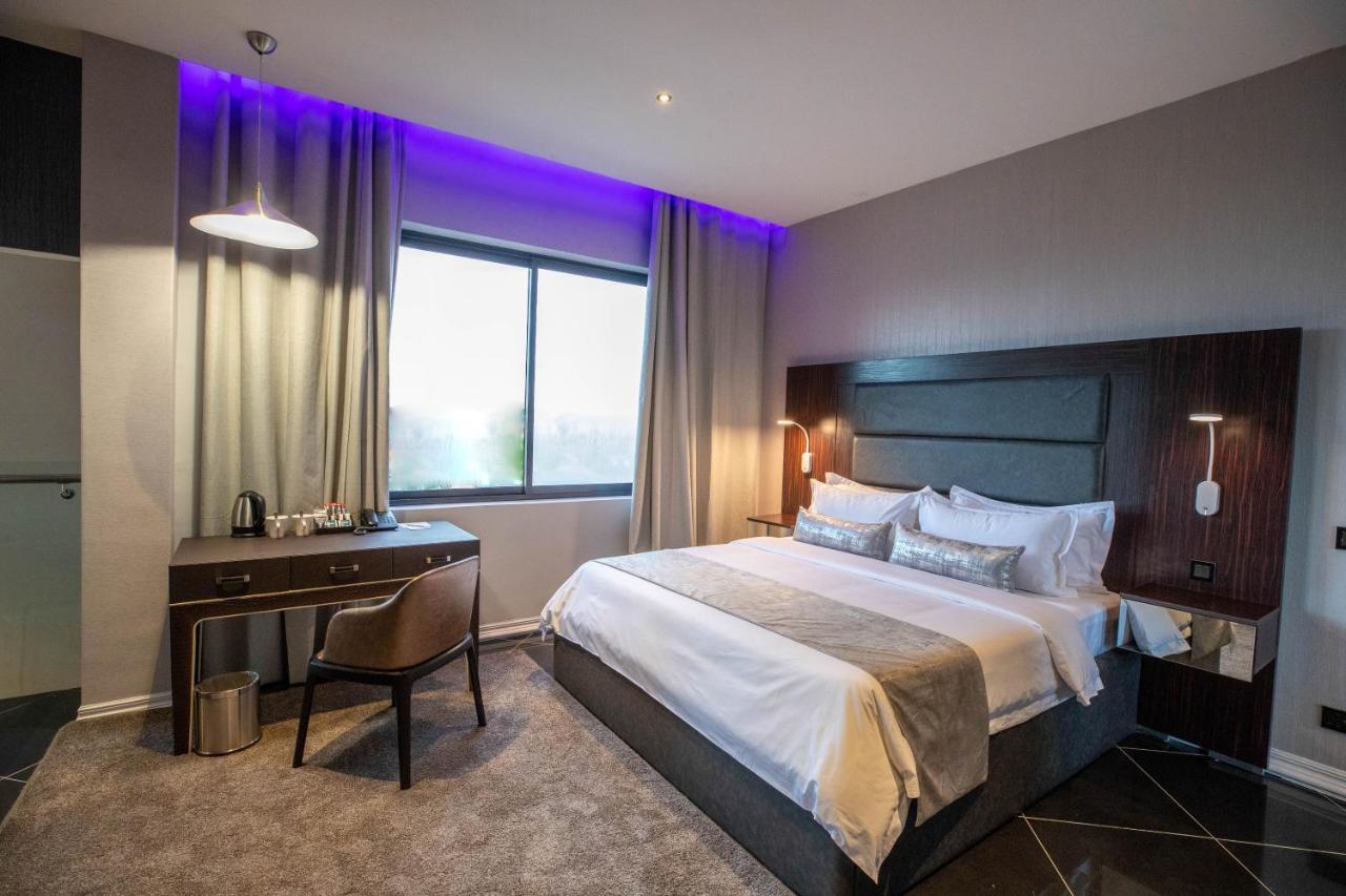 Bon Hotel Tripod Оверри Экстерьер фото